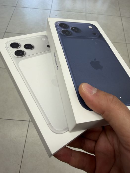 iPhone 17 Pro Max 256 silver,blue