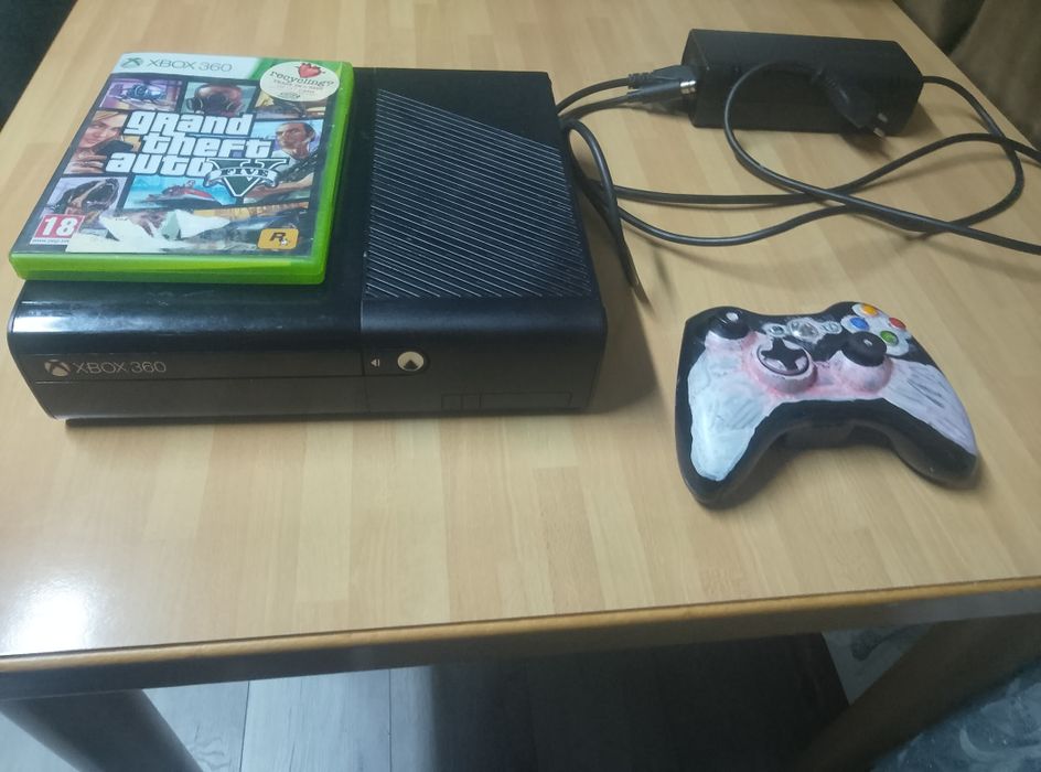 Xbox 360 controler cu joc grand theft auto 5