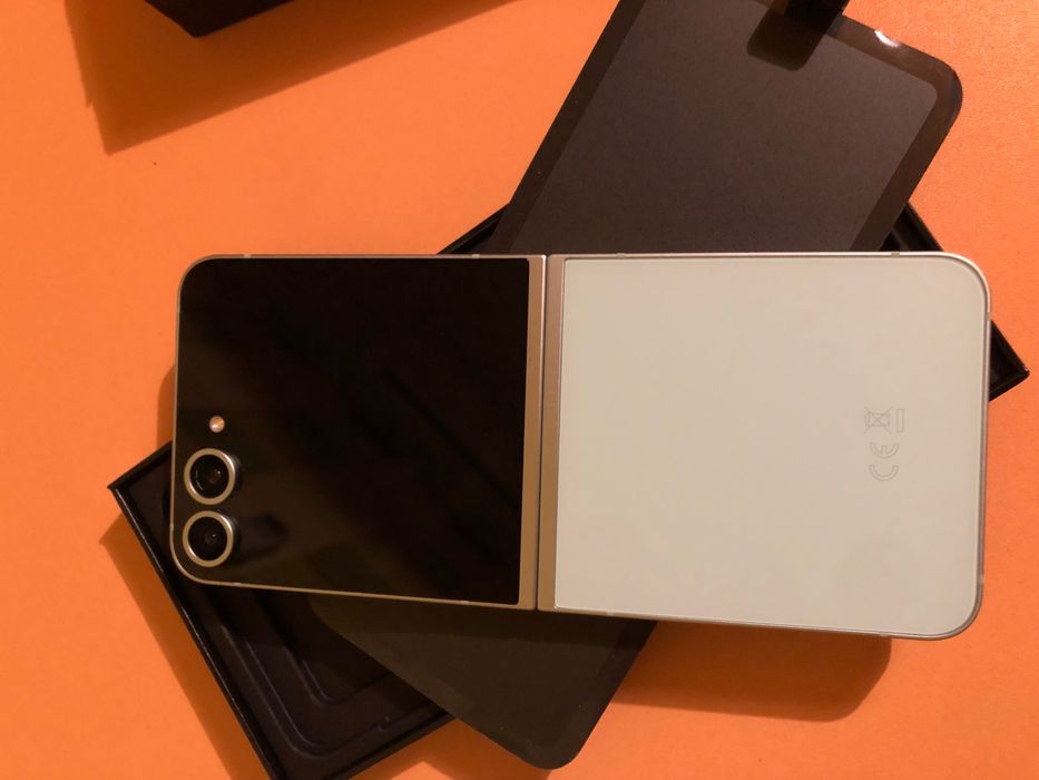 Samsung Z Flip 6 Mint в Гаранция