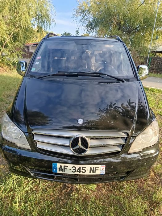 Vând Mercedes Benz vito model lung 1+8 locuri