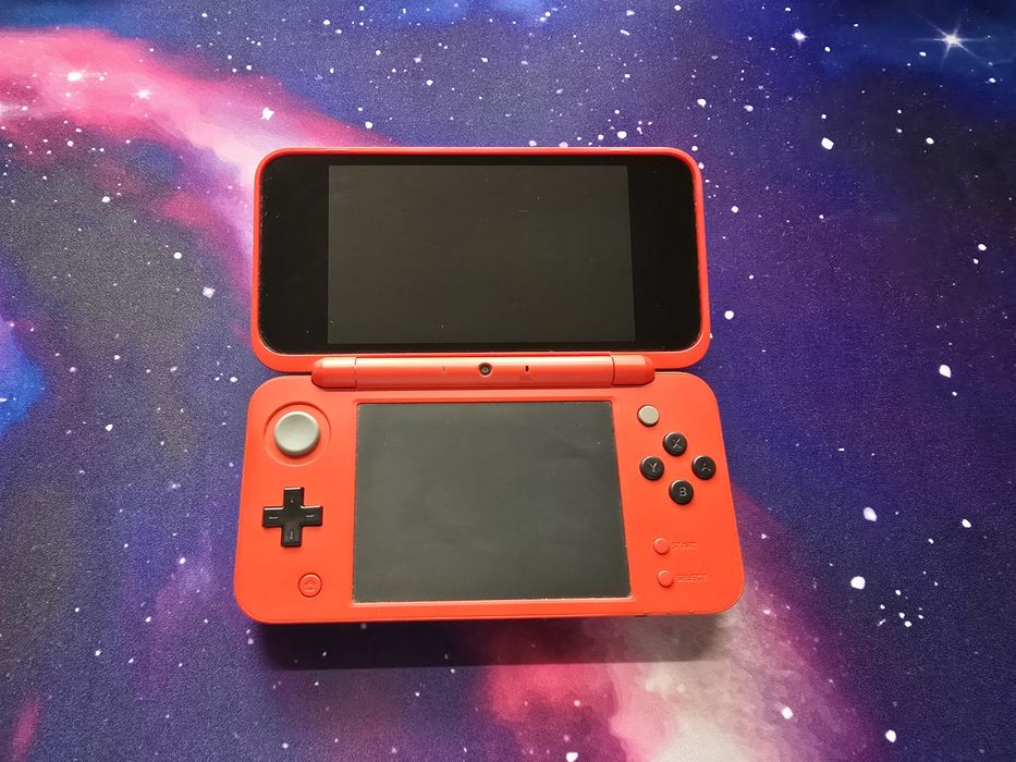 Nintendo 2ds xl pokeball edition