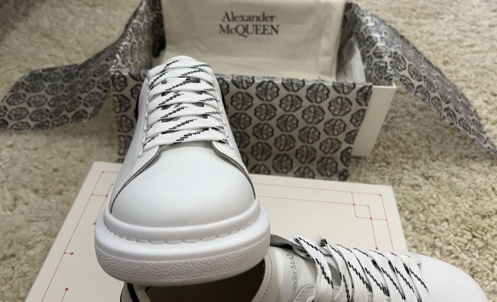 Alexander McQueen ( Calitate Premium )