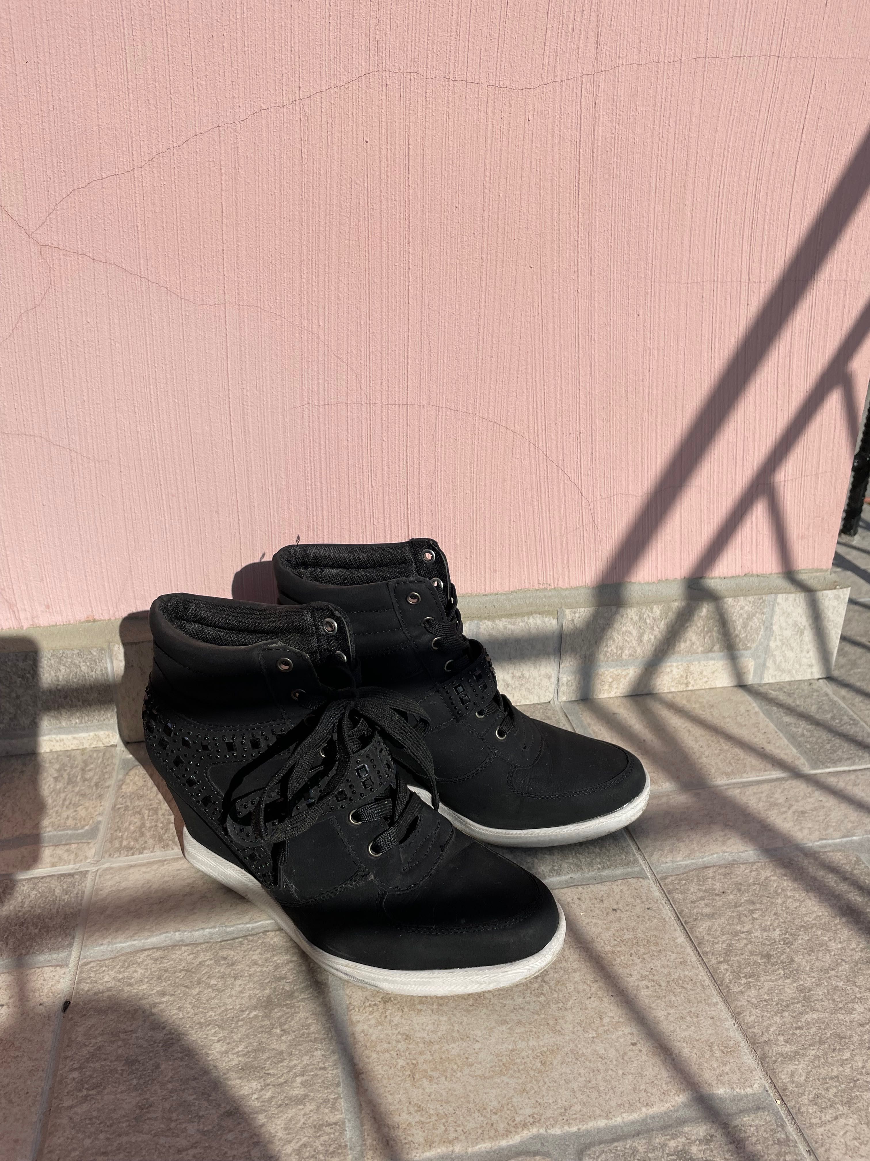Обувки на платформа