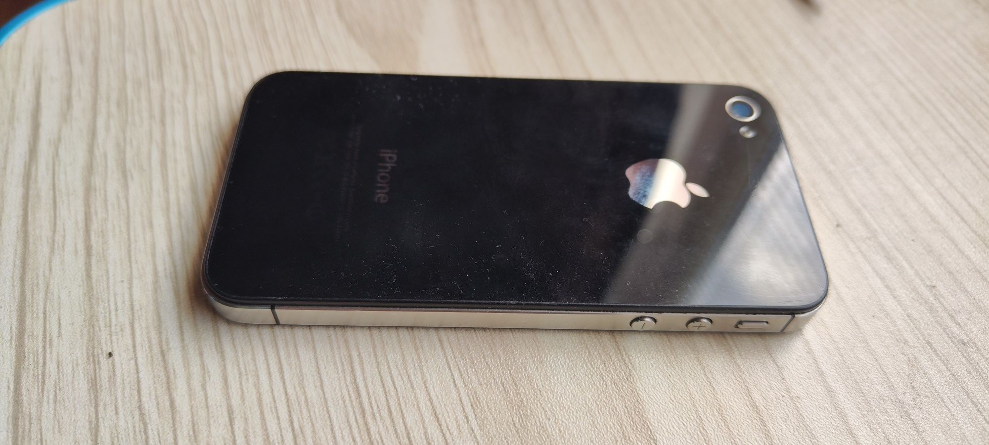 iPhone 4S.           .