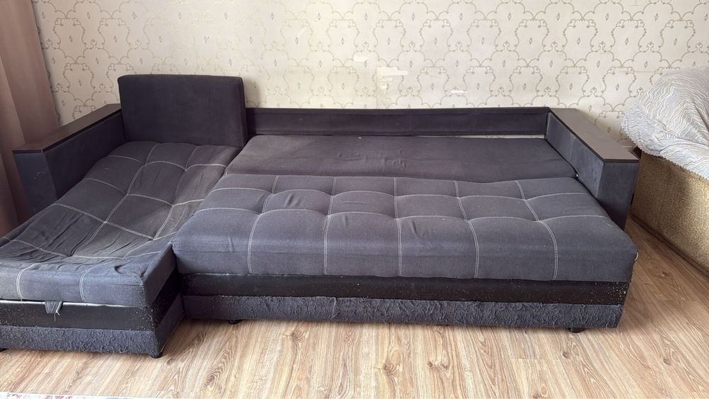 Продам диван .