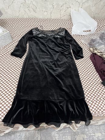 Продам женский черный платья.Велюр чисто Турецкий