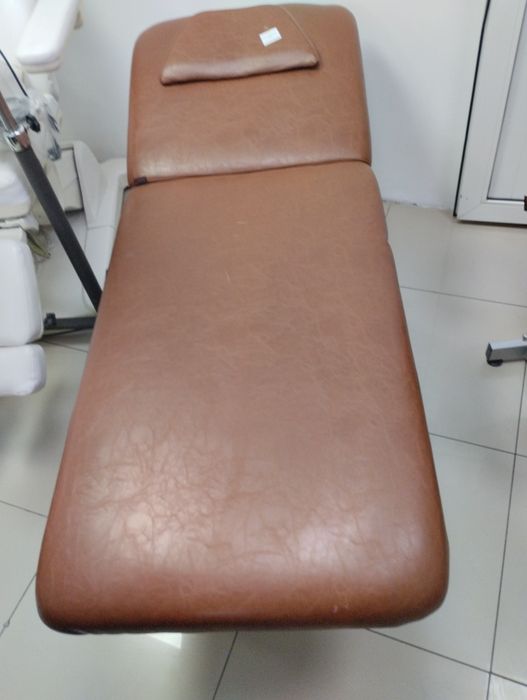 Продам кушетку с регулировкой высоты.