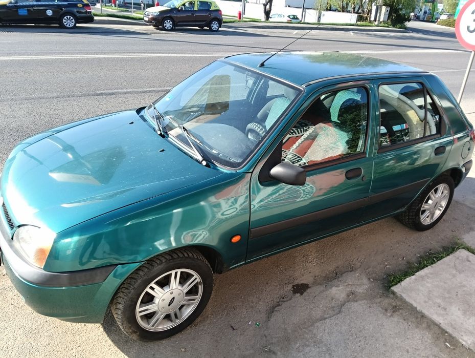 Vând Ford Fiesta 1.3 2001 AC