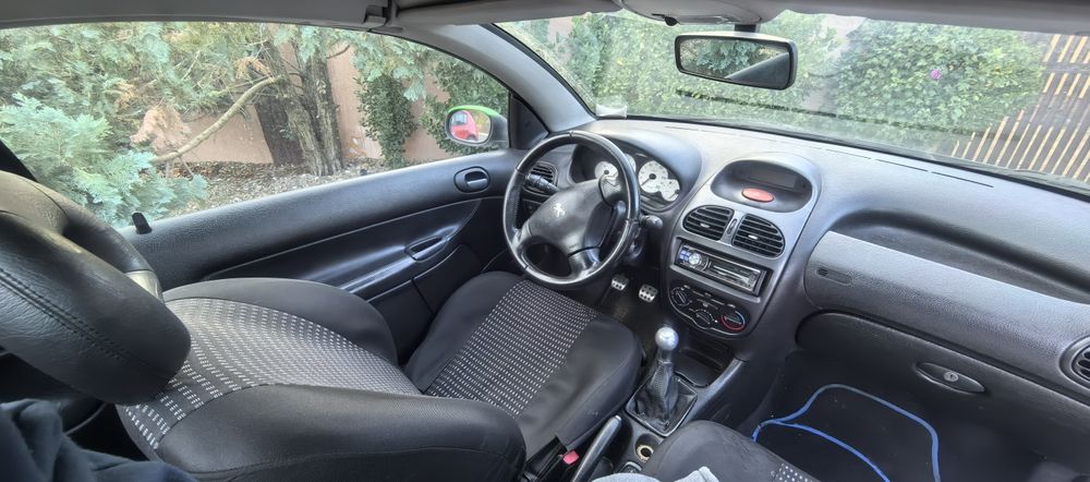 Vând autoturism marca Peugeot decapotabil 206 CC