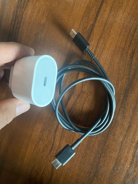 Zaryadchik samsung iphone ikkisi ham bor