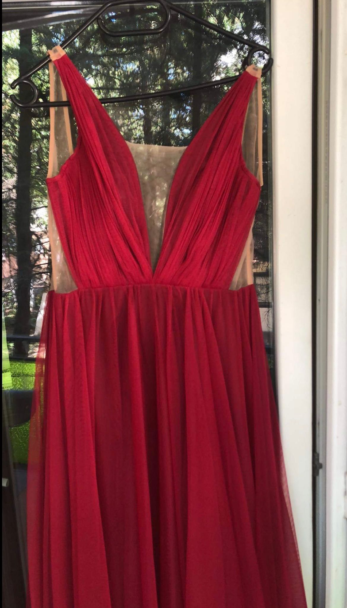 Rochie lungă, roșie de tull
