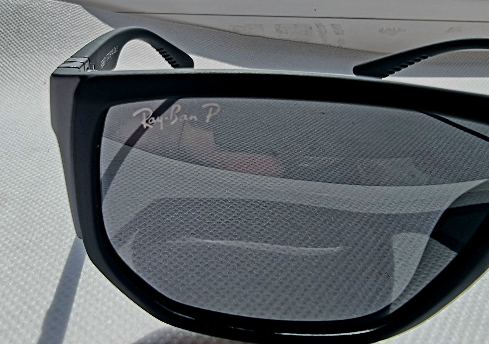 Ochelari de soare RayBan RB8371 Ferrari Edition