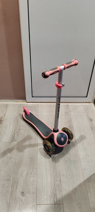 Детска тротинетката Globber Evo 4 в 1 със светещи колела