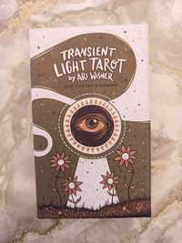 Карти Таро с книжка Translucent Light Tarot by Ari Wisner