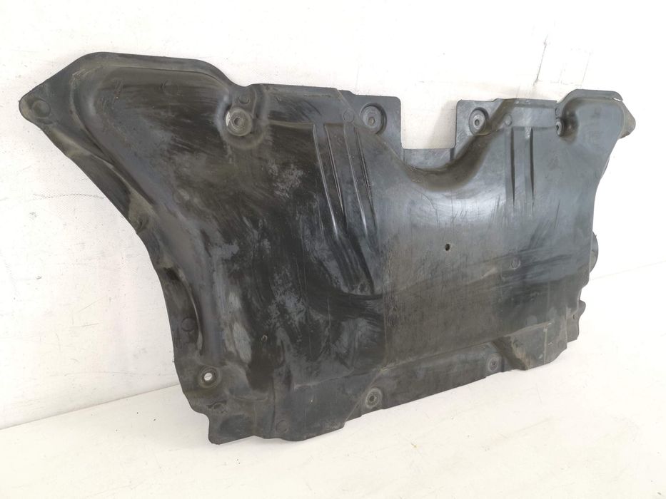 Кора на двигателя Мерцедес-Бенц Ц-Клас / Mercedes-Benz C-Class W205/S2