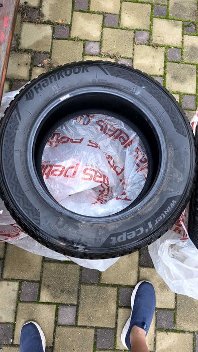Vand 4 buc anvelopa iarna Hankook 215/60/R16 dot 2023