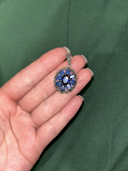 Кулон , брошь, очень красивые