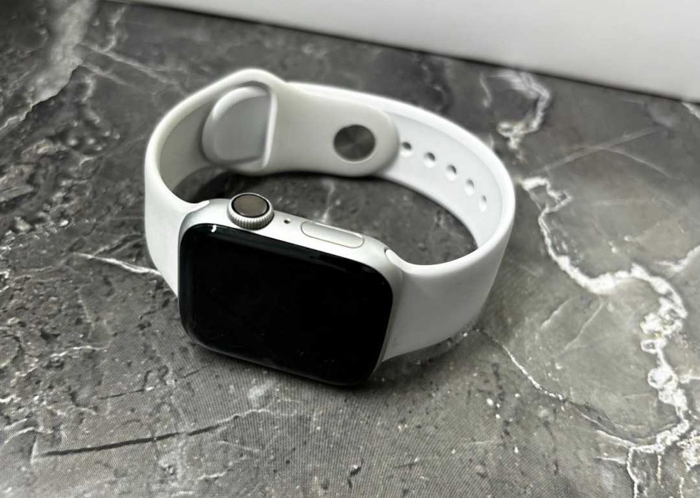 Смарт-часы Apple Watch Series 4 40mm (Рудный 1006) лот: 770077