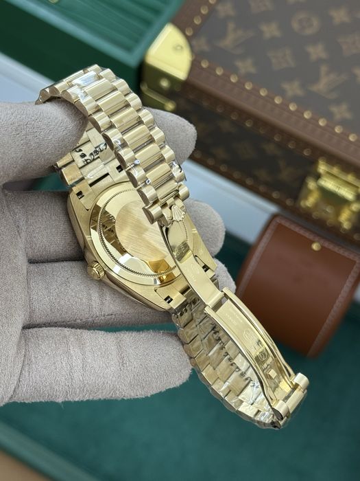 Rolex Day-Date 40mm Gold Onyx Dial