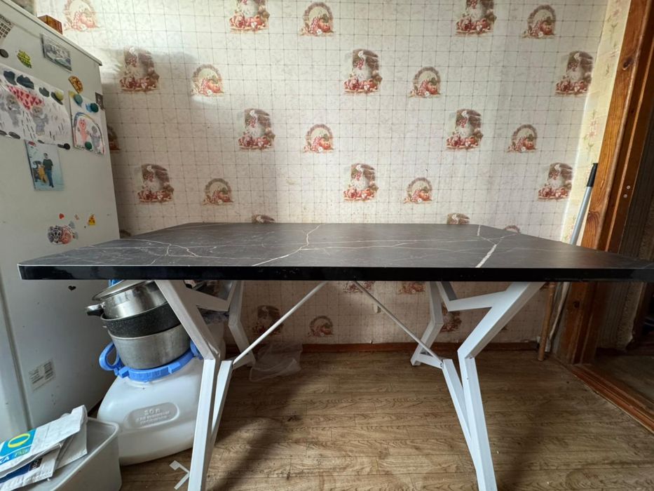 Продается кухонный стол