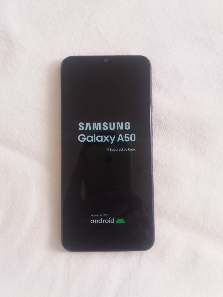 Samsung A50 64/4 гб срочно продам