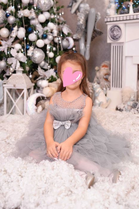 Детска рокля сребърна, сива, пайети, шаферска