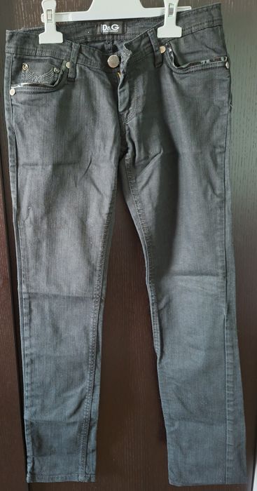 Pantaloni sau blugi,geaca,rochie...noi(fără etichetă