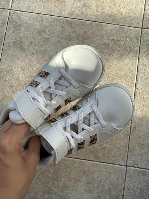 Бели маратонки Адидас