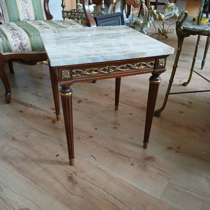 Малка    масичка