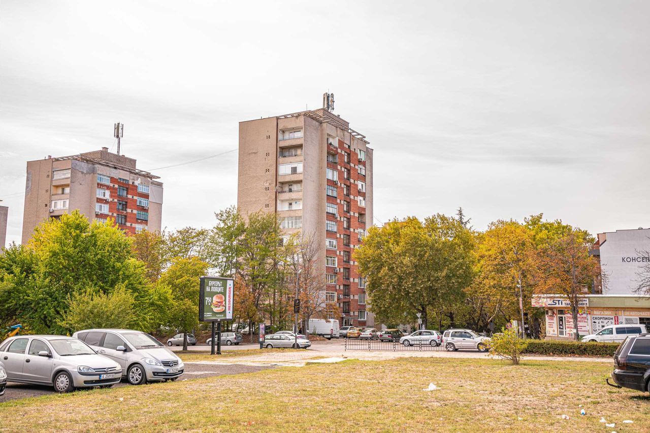 Продава се Тристаен апартамент в Кърджали, Център - 108 кв.м за 732 €/кв.м - Снимка #16