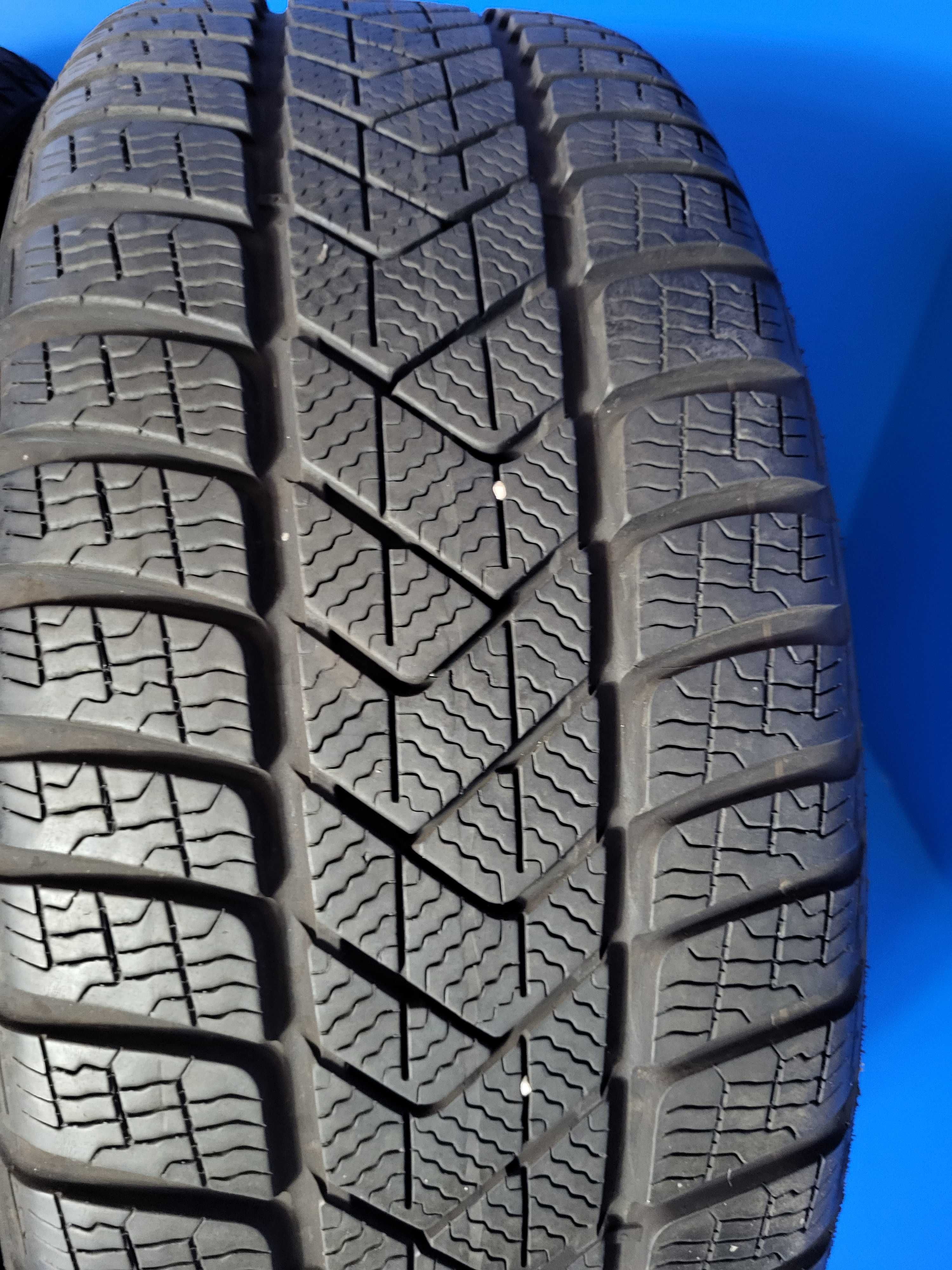 Vand set 4 anvelope ca Noi 225 45 18 m+s Pirelli MO RFT an 2021-2022