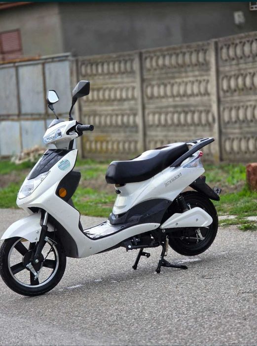 Vând Scuter Electric  WARRIOR Z-TECH ZT-27, fara permis