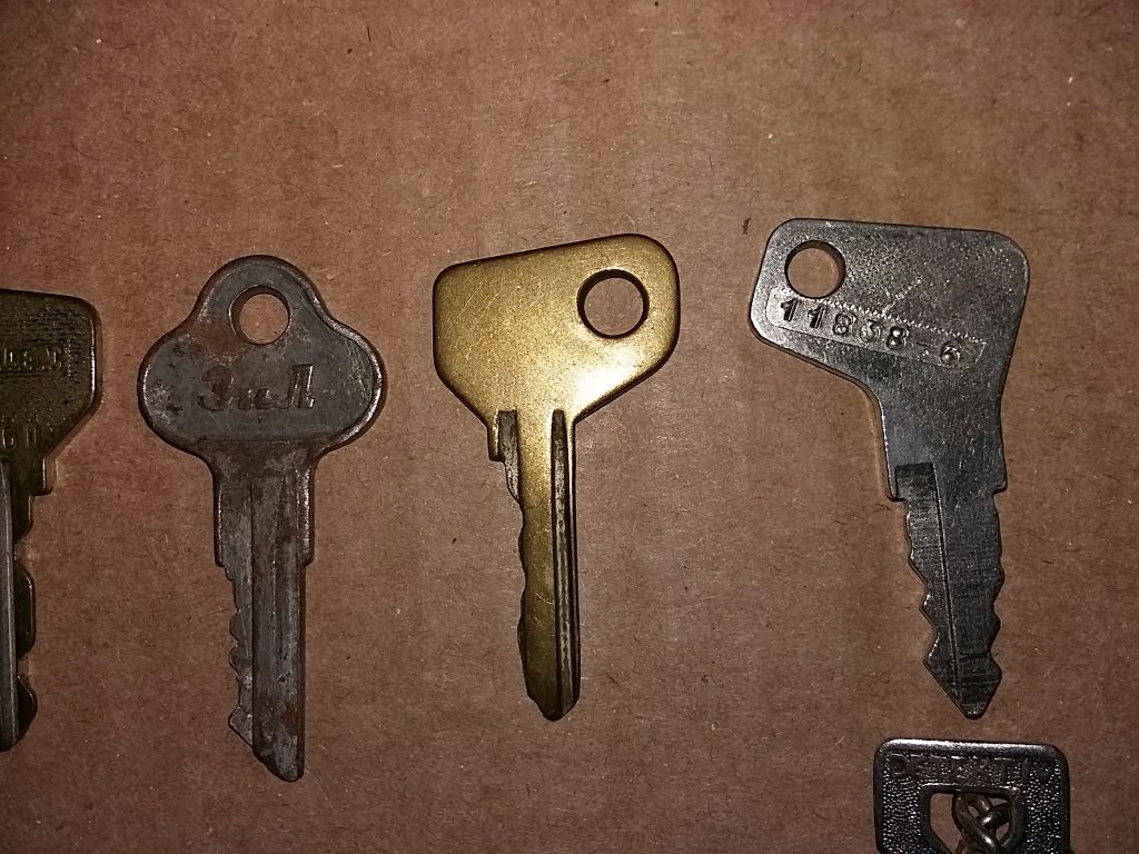 Ключове от стари мотоциклети, автомобили и др.