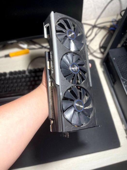 Sapphire nitro + rx5700xt 8gb