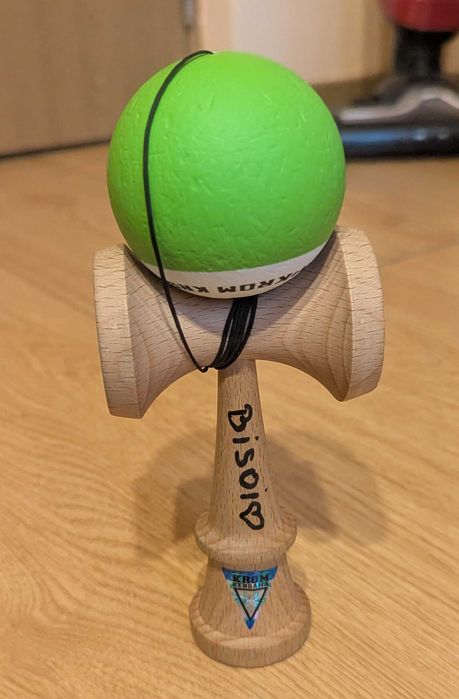 Vând kendama krom semnată de Xremus și Bisoi