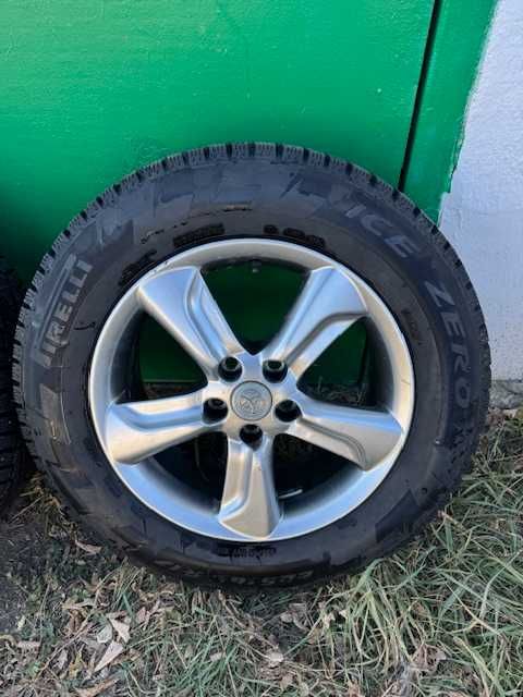 Продам зимние шины Pirelli Ice Zero 225/65 R17 106T с шипами.