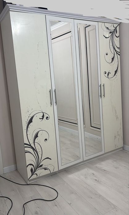 Продам шкаф + тумбочки