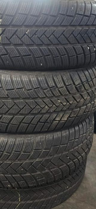 Vând 4 cauciucuri iarna