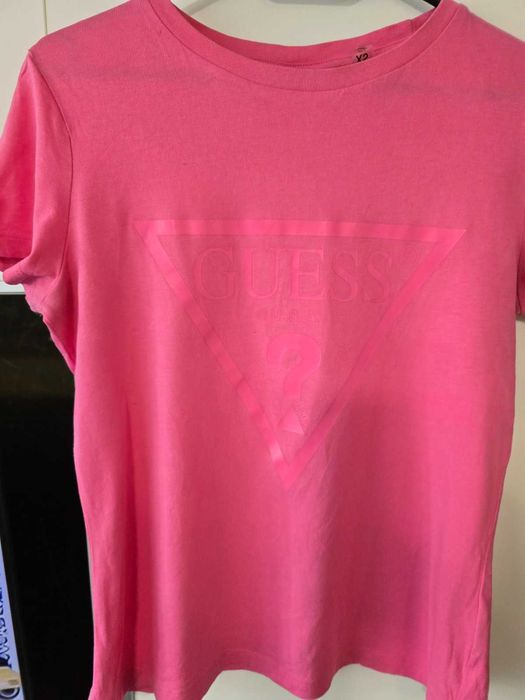Тениска Guess размер XS, подходяща за S