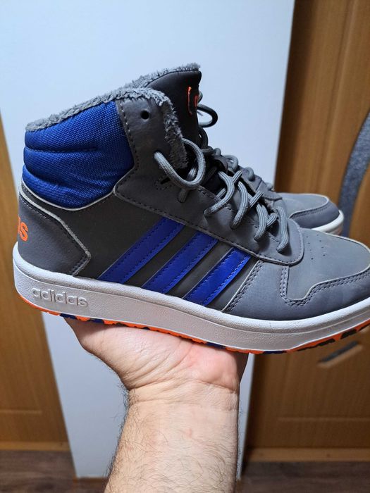 Vand pantofi sport Adidas ca noi