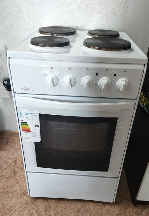 Продам электрическую плиту с новостройки  от застройщика