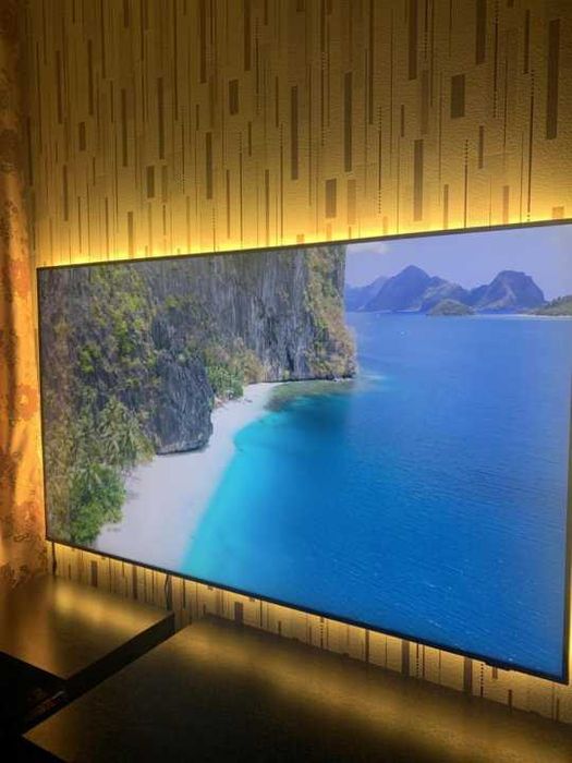Samsung 65 4K Smart TV AU8000