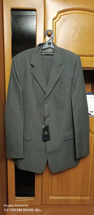 Прадоется костюм