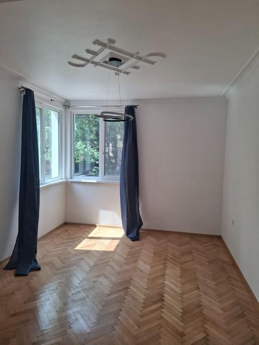 Дава се под наем Тристаен апартамент в София, Лозенец - 90 кв.м за 899 € - Снимка #1