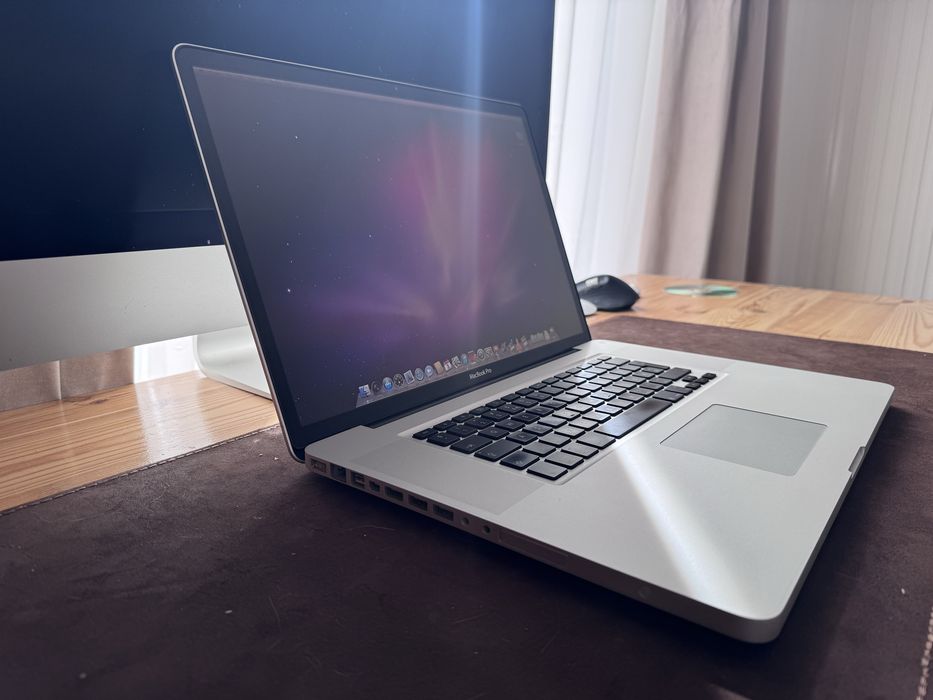 MacBook Pro (17-inch, Mid 2010), i7 2.8 Ghz, Configurație Rară, 9.5/10