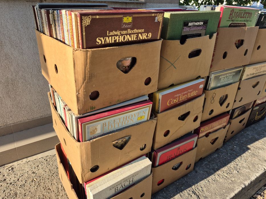 Vând Lot 150lp Discuri Vinil cu muzică clasică mixta 

Artiști:

- Fr