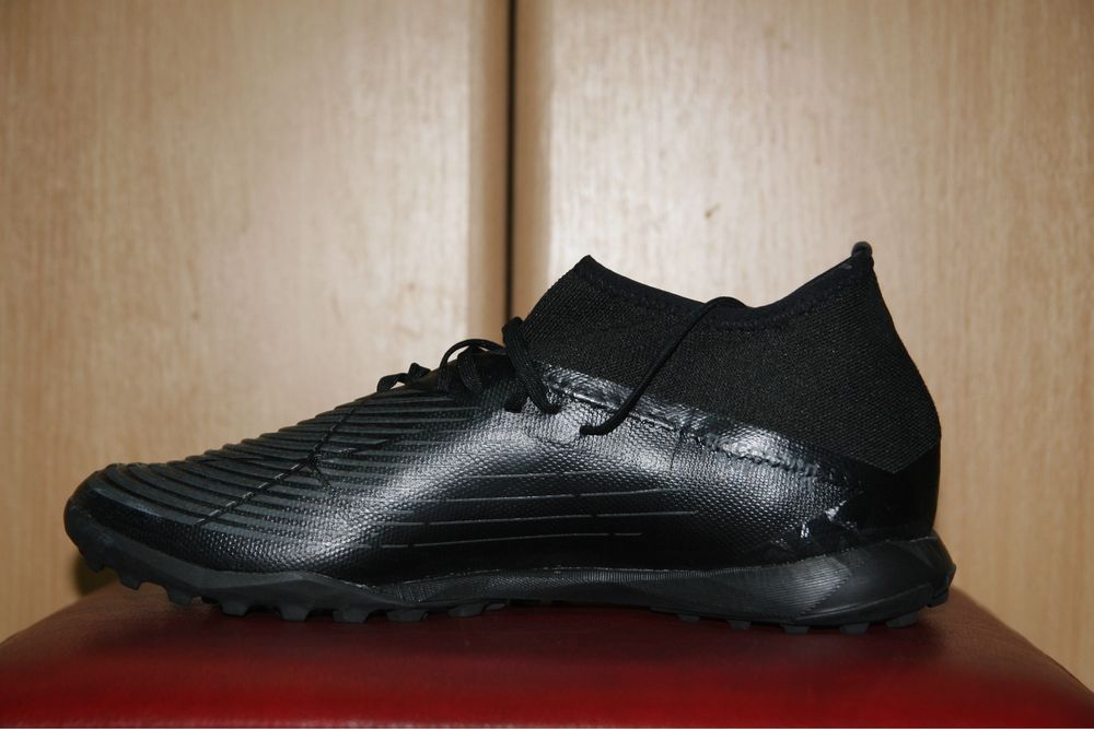 Adidasi Fotbal Adidas Predator