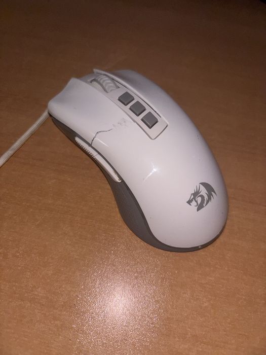 Продавам геймърска мишка