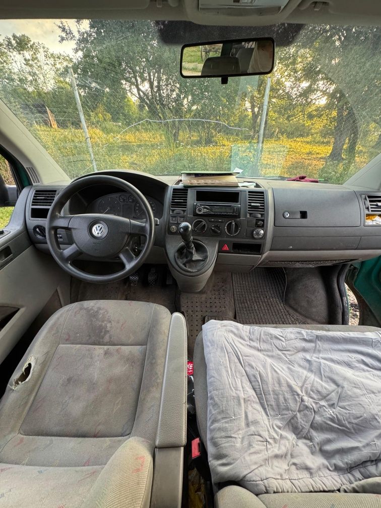 Vând Volkswagen Transporter T5
