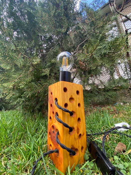 Дървена настолна лампа